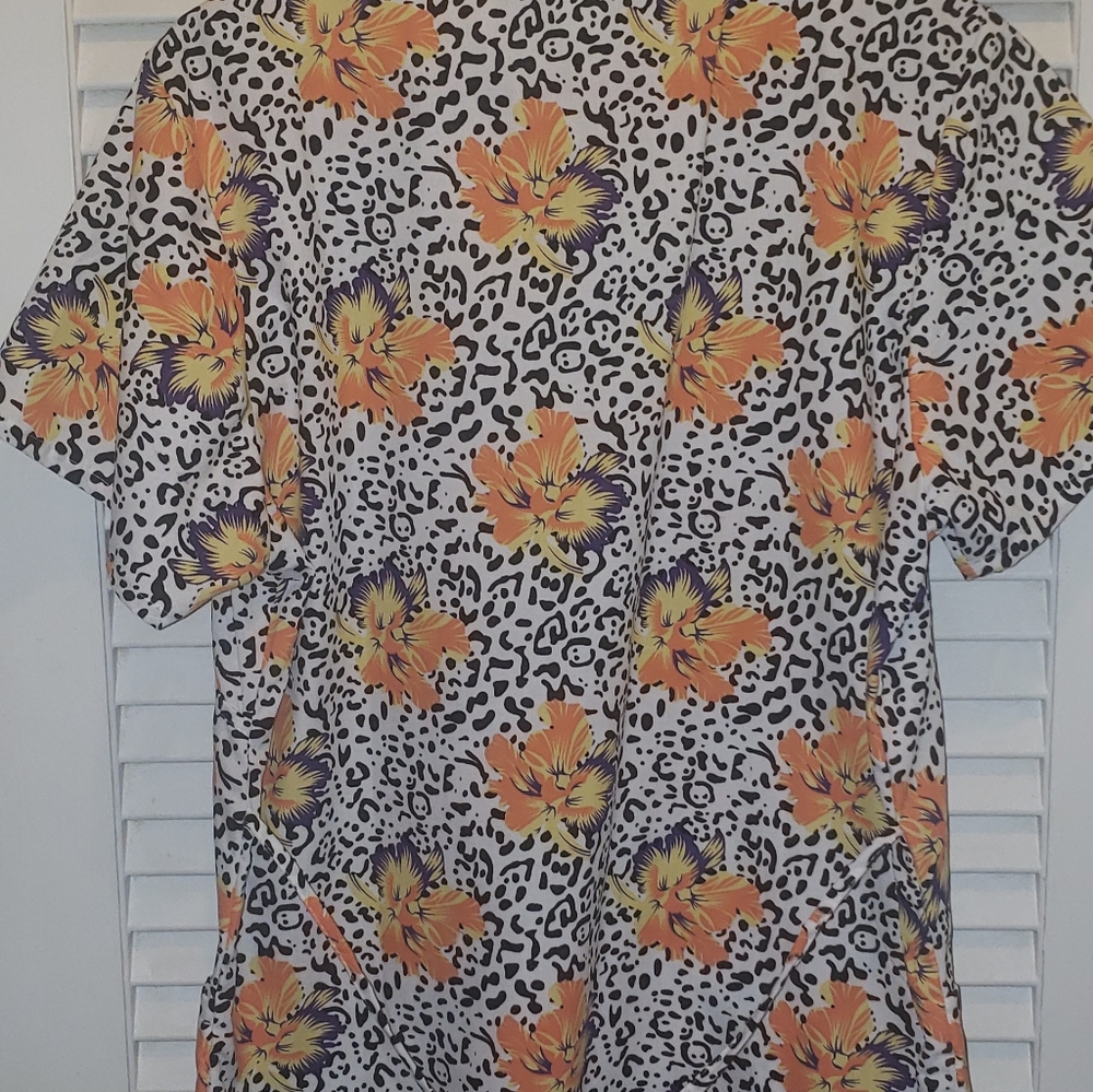 Scrub top - Picture 2 of 5